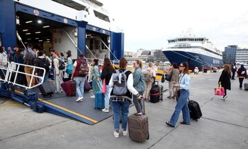 Εκπτώσεις στα ακτοπλοϊκά και αεροπορικά εισιτήρια σε αναπληρωτές εκπαιδευτικούς το Πάσχα