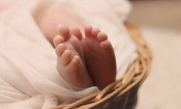 Τη Μ. Τρίτη η καταβολή για το επίδομα γέννησης: 58.912 μητέρες θα λάβουν αναδρομικά 36.247.500 ευρώ