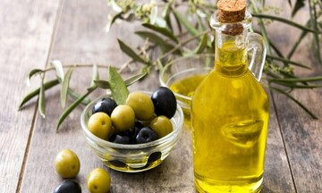 Αυξημένη η εφετινή παραγωγή ελαιολάδου – Υποχωρεί σταδιακά η τιμή