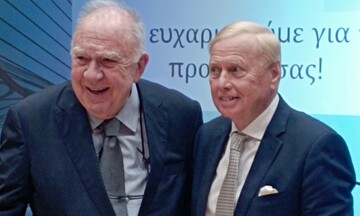 Το ξεφόρτωμα των θεσμικών, η εξαγορά της Ευρώπη Ασφαλιστική από την Intracom και η μάχη του ΣΕΒ 