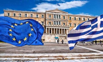 Κομισιόν: Εύσημα αλλά και συστάσεις για Ελλάδα - Οι εκτιμήσεις για τράπεζες και δημοσιονομικά 
