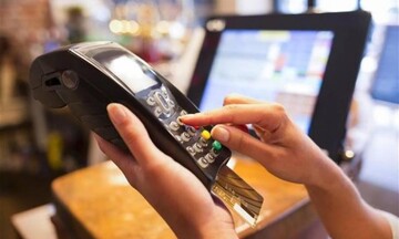 ΑΑΔΕ: Ερωτήσεις και απαντήσεις για την υποχρεωτική διασύνδεση των POS με τις ταμειακές μηχανές