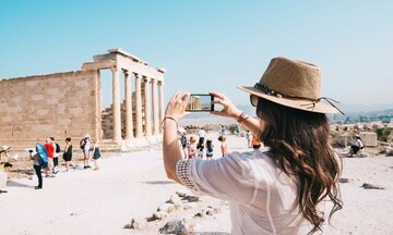 Τουριστικές εισπράξεις 1,8 δισ. ευρώ στο τετράμηνο -  Αυξημένη 20% η κίνηση, ενισχυμένες οι δαπάνες