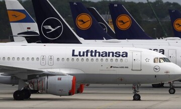 Lufthansa: Περιβαλλοντικός φόρος έως και 72 ευρώ στους ναύλους της