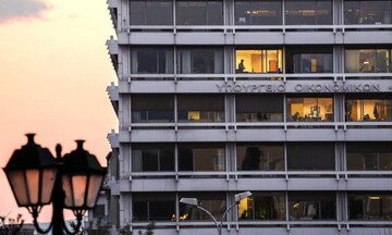 Καταργείται το Τέλος Χαρτοσήμου για πάνω από 600 συναλλαγές - Οι 7 αλλαγές