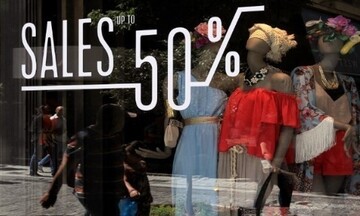 Ξεκινούν οι θερινές εκπτώσεις με στόχο τζίρο άνω των 7 δισ. ευρώ