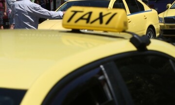 K. Χατζηδάκης: Από τα ταξί ξεκινά η ειδική σήμανση για τα POS