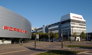 Porsche: Μειώνει τις προβλέψεις για το 2024 λόγω… αλουμινίου