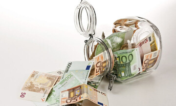 Μείωση των δανείων προς τις επιχειρήσεις τον Ιούλιο - Αύξηση των καταθέσεων νοικοκυριών