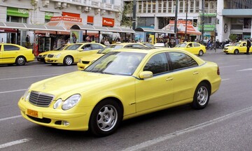 Αρχισε να μετράει η προθεσμία τριών εβδομάδων για τα αυτοκόλλητα για τα POS στα ταξί