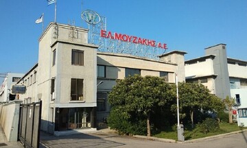 Μουζάκης: Η Alpha Bank τράβηξε απροειδοποίητα 409.408 ευρώ από λογαριασμό της – Θα κινηθεί νομικά