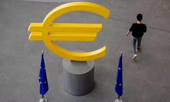 Ευρωζώνη: Απότομη επιβράδυνση της αύξησης μισθών στο τέλος της χρονιάς