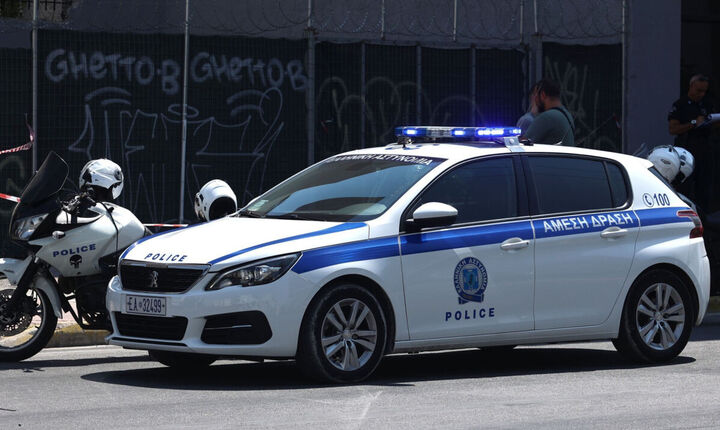 Έφοδος της αστυνομίας σε κτηματολογικά γραφεία της Αττικής – 9 συλλήψεις