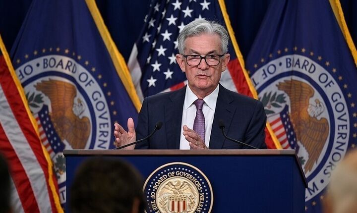 Fed: Αμετάβλητα τα επιτόκια - Πάουελ: Δεν θα βιαστούμε να προχωρήσουμε σε μειώσεις