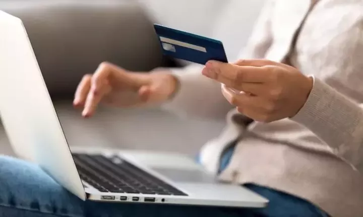 Tι αγόρασαν οι Ελληνες μέσω του Διαδικτύου στη διάρκεια του 2024