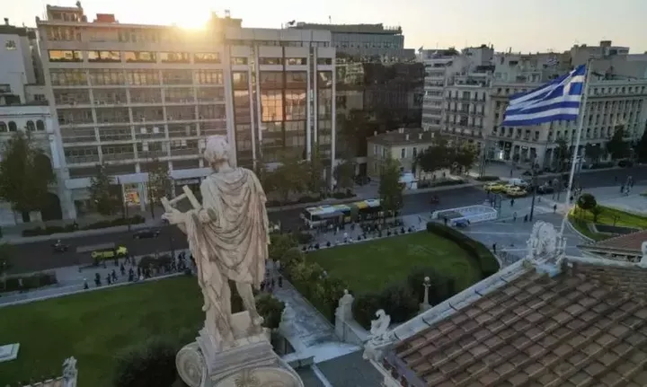 Γραφείο Προϋπολογισμού: Το κατά κεφαλήν ΑΕΠ της Ελλάδας θα επιστρέψει στα προ κρίσης επίπεδα το 2033