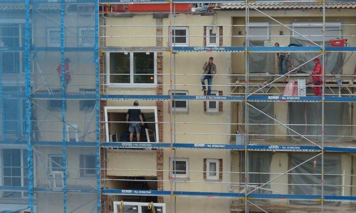 Πώς θα κουρέψετε τον φόρο εισοδήματος έως και κατά 3200 € τον χρόνο επισκευάζοντας το σπίτι σας