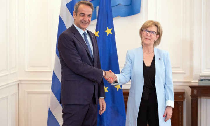 Συνάντηση Μητσοτάκη με την Επίτροπο Χρηματοοικονομικών Υπηρεσιών της ΕΕ – Όσα συζητήθηκαν