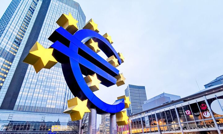 ΕΚΤ: Η επιβράδυνση στους μισθούς στηρίζει τις προβλέψεις για νέα μείωση στα επιτόκια