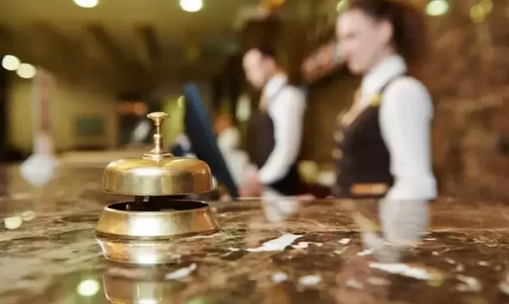 Οι Ξενοδόχοι Ελλάδος κατά της Booking – Τι ζητούν