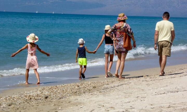 «Όχι» στις διακοπές για το καλοκαίρι του 2025 λέει το 52% των Ελλήνων
