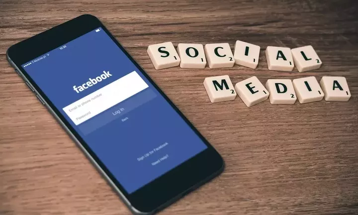 Διέρρευσαν 16 δισ. κωδικοί Facebook, Apple και Google – Σε επιφυλακή το FBI