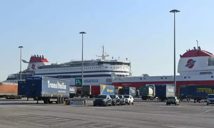 Λύθηκε η απεργία των ναυτεργατών στη γραμμή Ελλάδας – Ιταλίας – Σαλπάρουν τα καράβια
