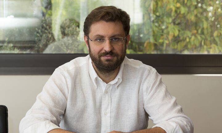 Κ. Ζαχαριάδης για τις χρεώσεις των τραπεζών: «Μεγάλη απάτη, μεγάλη ντροπή»