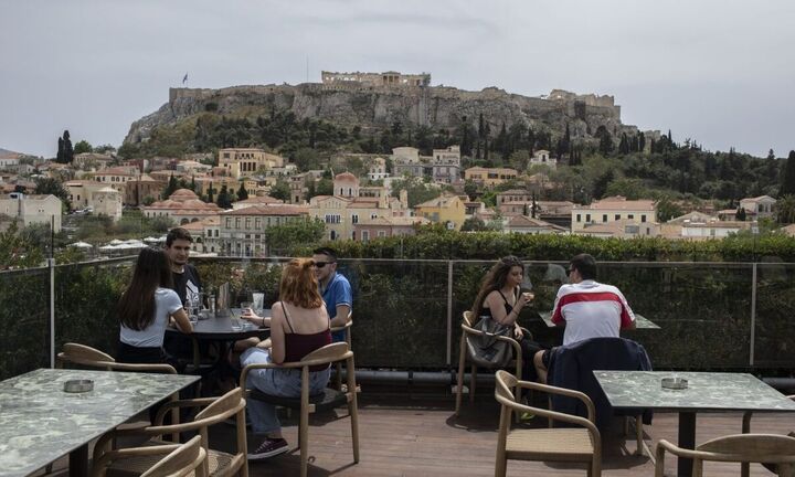 Επιφυλακτικοί στις δαπάνες οι Έλληνες καταναλωτές – Πλήγμα στην εστίαση τον Ιούνιο