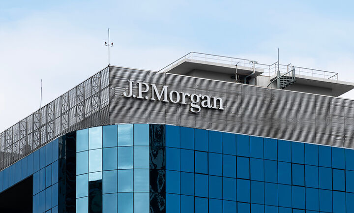 JP Morgan: Αυξάνει τις τιμές στόχους για τις ελληνικές τράπεζες - Τι προβλέπει για τα αποτελέσματα