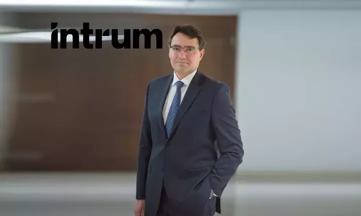 Intrum: Οταν η θυγατρική σώζει τη μητρική