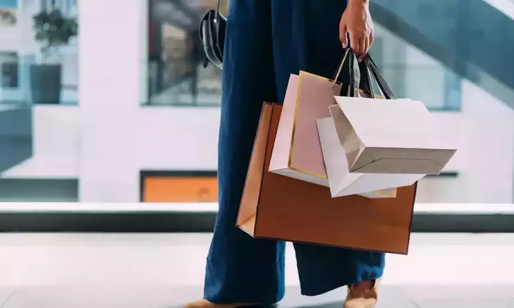 Λιανεμπόριο: Πτώση 4,4% στον τζίρο και 5,6% στον όγκο τον Μάιο