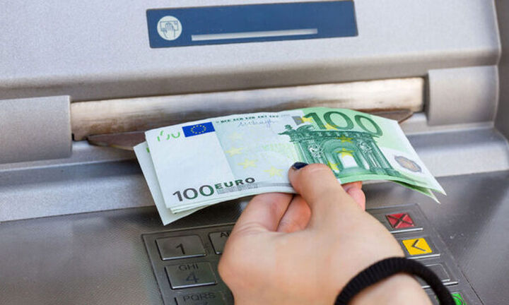 Τέλος στις προμήθειες για αναλήψεις από ΑΤΜ – Σε ισχύ από σήμερα η νέα ρύθμιση