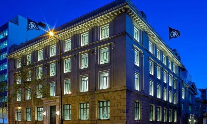 Bloomberg: Σε τιτλοποίηση απαιτήσεων 1,2 δισ. ευρώ προχωρά η Alpha Bank