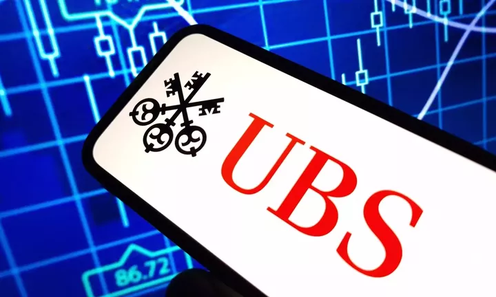 «Αγοραστής» για τις ελληνικές τράπεζες η UBS - Ξεχωρίζει την Πειραιώς - Οι νέες τιμές στόχοι