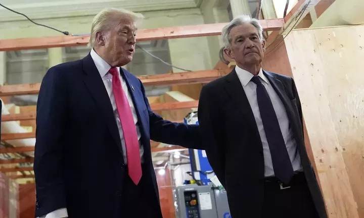 Ο Τραμπ κατηγορεί τον πρόεδρο της Fed πως «πλήττει» τον στεγαστικό τομέα