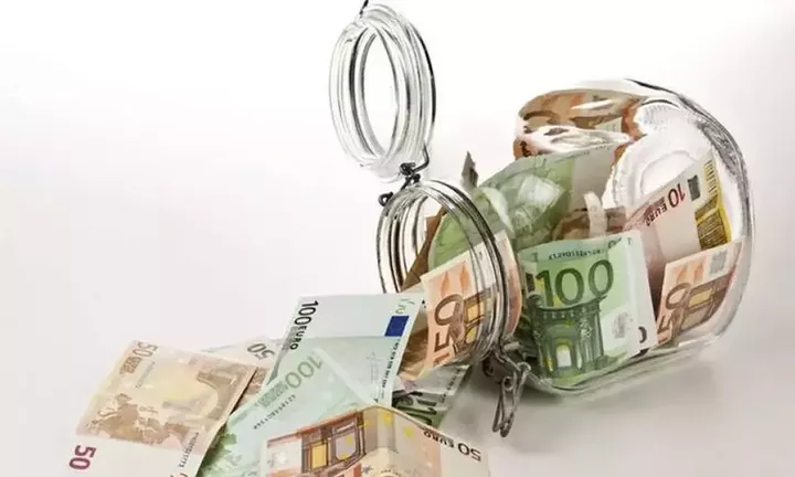 Αύξηση καταθέσεων στα νοικοκυριά τον Ιούλιο - Μείωση καταθέσεων και δανείων στις επιχειρήσεις