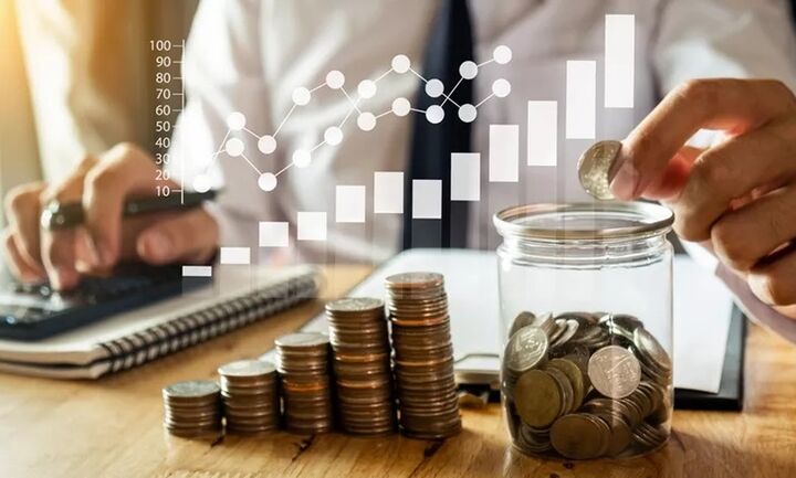 Το 37% των Ελλήνων δεν αποταμιεύει – Πάνω από τους μισούς ξεμένουν πριν τελειώσει ο μήνας