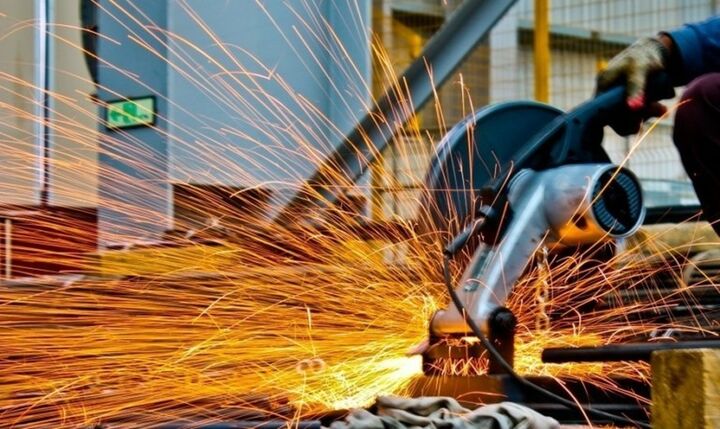 Μείωση 0,5% στη βιομηχανική παραγωγή τον Ιούλιο