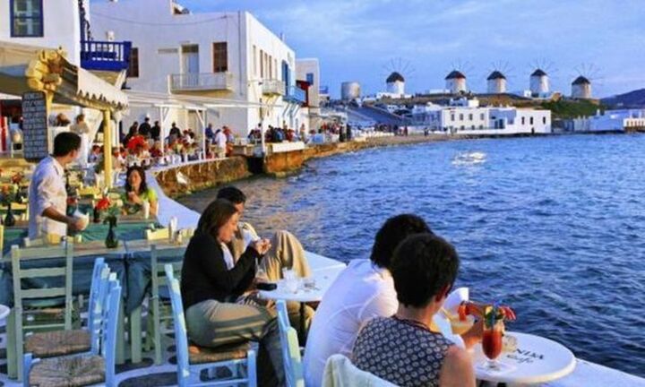 ΤτΕ:Πάνω από 4,5 δισ.οι ταξιδιωτικές εισπράξεις τον Ιούλιο - Ανοδος 6,4% στις αφίξεις