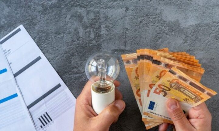Γιατί οι καταναλωτές προτιμούν τα μπλε τιμολόγια ρεύματος - Τι προσφέρουν οι εταιρείες