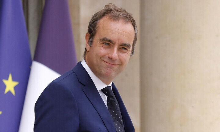 Γαλλία: Υποχώρηση του ευρώ και αύξηση του κόστους δανεισμού μετά την παραίτηση Λακορνί