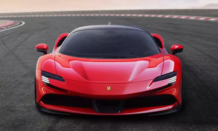 Ferrari: Ιστορική βουτιά στις μετοχές της μετά τις αναθεωρημένες προβλέψεις