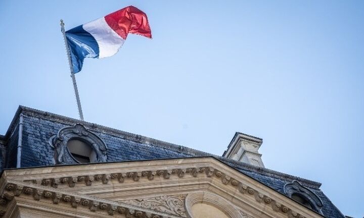 Αντιμέτωπη με προτάσεις μομφής βρίσκεται ήδη η νέα γαλλική κυβέρνηση
