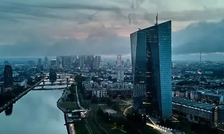 Ερευνα ΕΚΤ: Ακριβότερες κατοικίες βλέπουν οι Ευρωπαίοι καταναλωτές