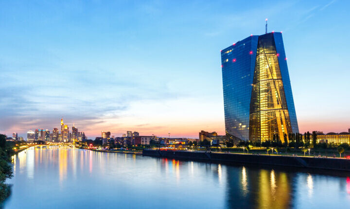 ΕΚΤ: Αμετάβλητα τα επιτόκια για τρίτη συνεχόμενη φορά - Στο 2% διατηρείται το επιτόκιο καταθέσεων