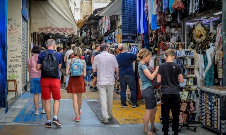 Τι αγοράζουν οι τουρίστες από τα ελληνικά καταστήματα