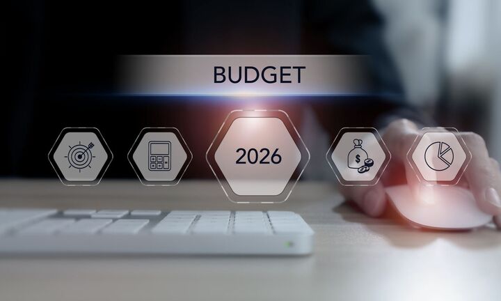 Στη Βουλή ο νέος προϋπολογισμός: Πρόβλεψη για ανάπτυξη 2,4% και μέτρα στήριξης 1,76 δισ. ευρώ