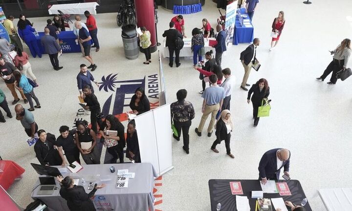 ΗΠΑ: Περισσότερες νέες θέσεις εργασίας – Στο 4,4% η ανεργία