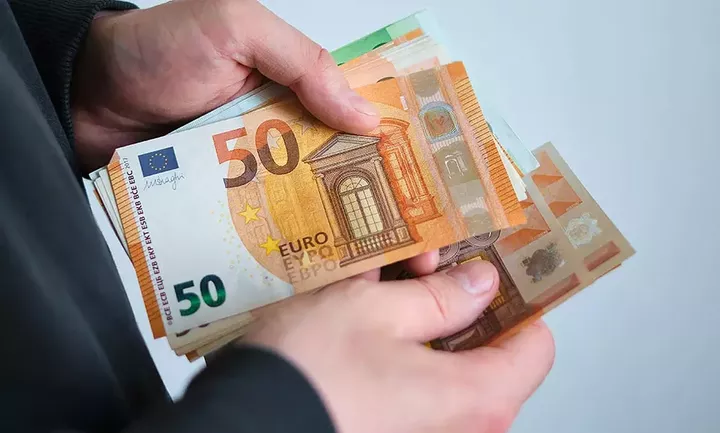 Ενίσχυση 250 ευρώ σε χαμηλοσυνταξιούχους: Πώς θα δείτε εάν τα δικαιούστε - Bήμα βήμα η διαδικασία